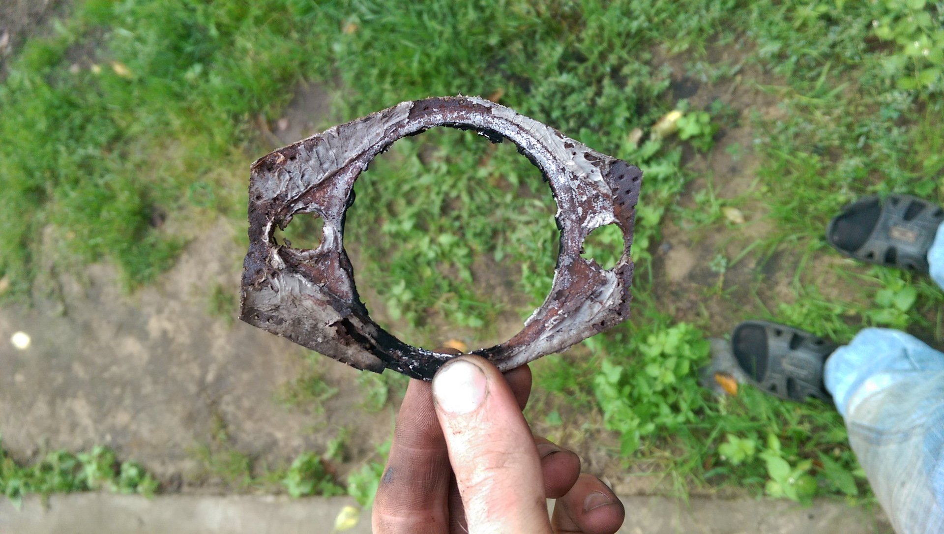 Прокладка приемной трубы ваз 2109. Прокладка глушителя opel omega b. Прогорела прокладка глушителя. Прокладка выхлопной трубы ваз 2114. Соединительное прокладка глушителя ваз 2114.