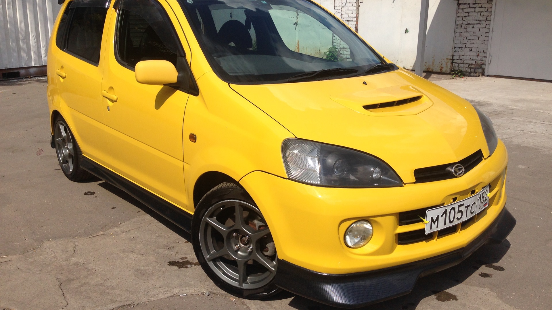 Yrv 1.3. Daihatsu YRV 4wd. Daihatsu YRV 1.3 4 WD. Daihatsu YRV Turbo 4wd тюнинг. Моделька машины Daihatsu YRV.