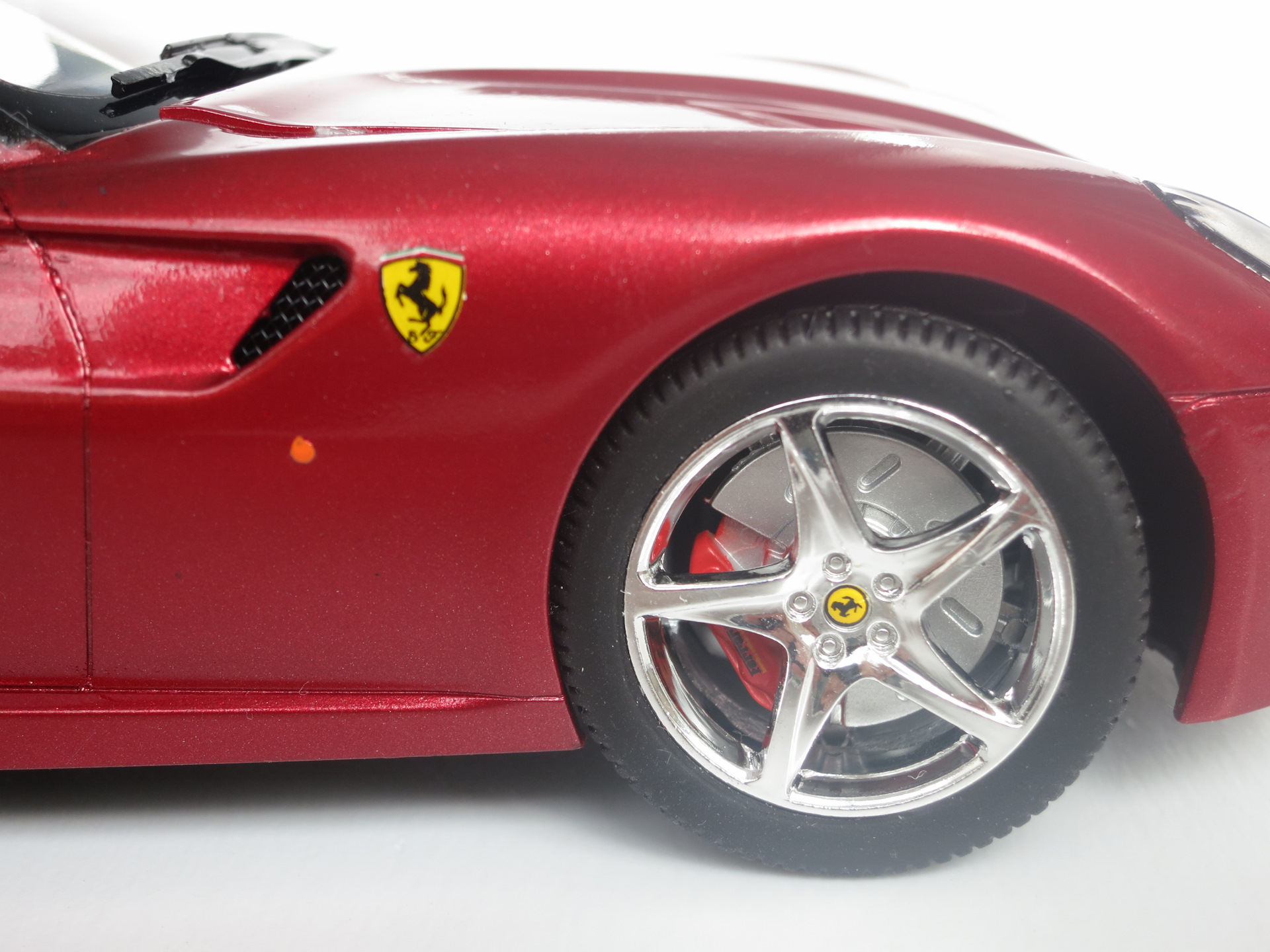 Ferrari 1 24. Ferrari 024. Игрушка машинка Rastar Ferrari aperta 75860. Ferrari ROMA диски. Ferrari sa aperta 2010 1 43 Yellow.