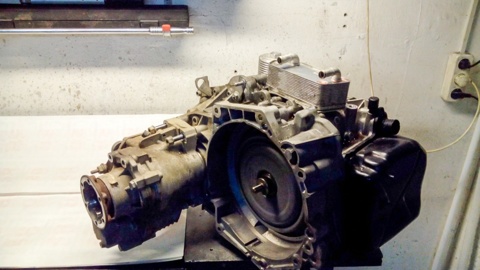 Сняли коробку и отдали Владимиру на дефектовку — Volkswagen Passat Alltrack (B7)