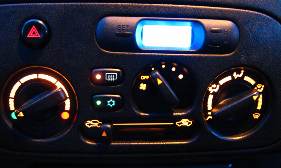 Включили обогрев и кондей — Mitsubishi Colt V