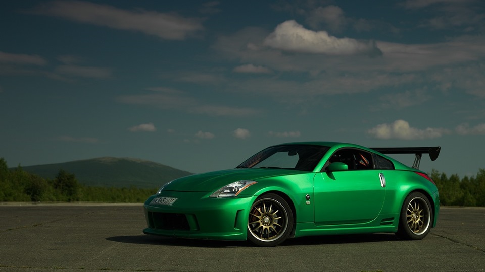 Nissan 350z желтая