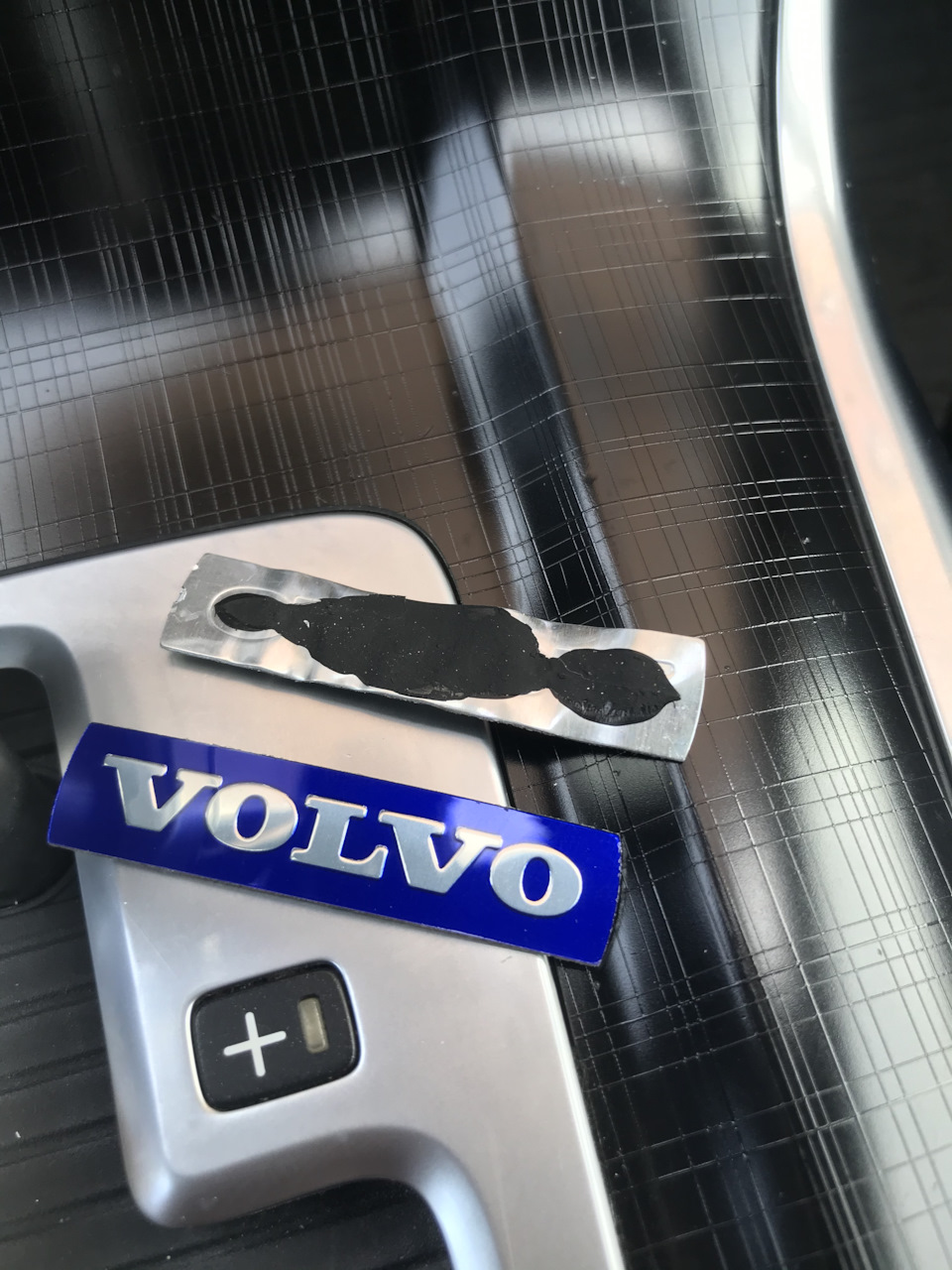 Эмблема на руле — Volvo S80 (2G), 2,5 л, 2012 года | стайлинг | DRIVE2