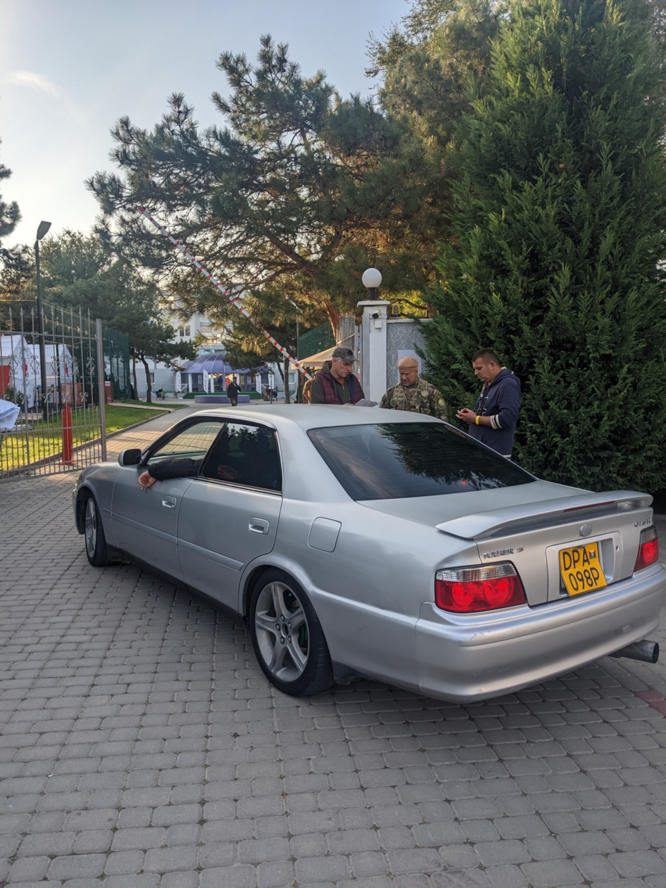 Съёмки сериала «Лихорадка» — Toyota Chaser (100), 2,5 л, 1999 года |  покатушки | DRIVE2