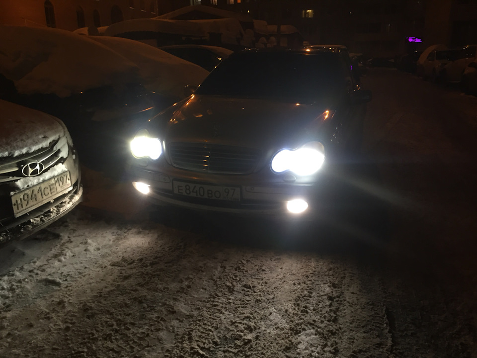 Как заменить лампочку противотуманки на мерседес w203 ПТФ - Mercedes-Benz C-class (W203), 2,7 л, 2002 года электроника DRIVE2