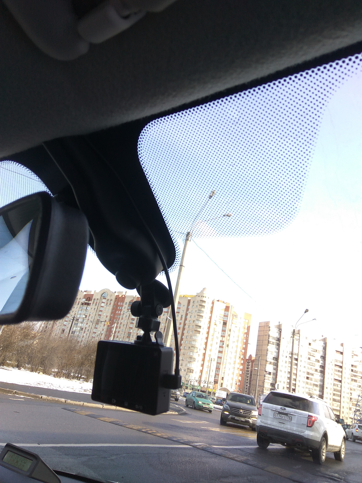Установка видеорегистратора гранта. Регистратор в гранту. видеорегистратор без проводов. видеорегистратор без опознавательных знаков. прокладка провода видеорегистратора пассат б7.
