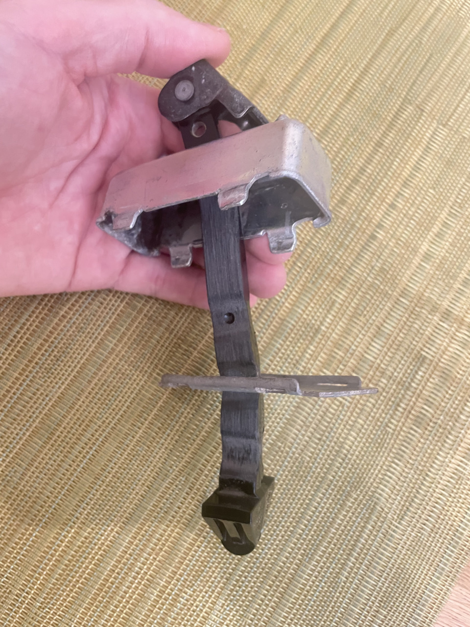 Возвращение в строй ограничителя двери — Mazda 6 (3G) GJ, 2,5 л, 2014 ...