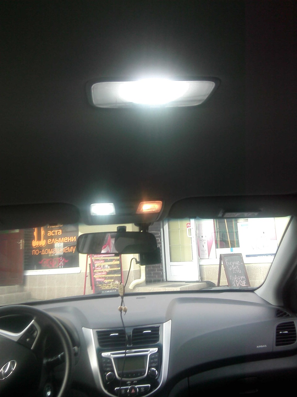 Белый салонный свет — Hyundai Solaris, 1,6 л, 2013 года | электроника ...
