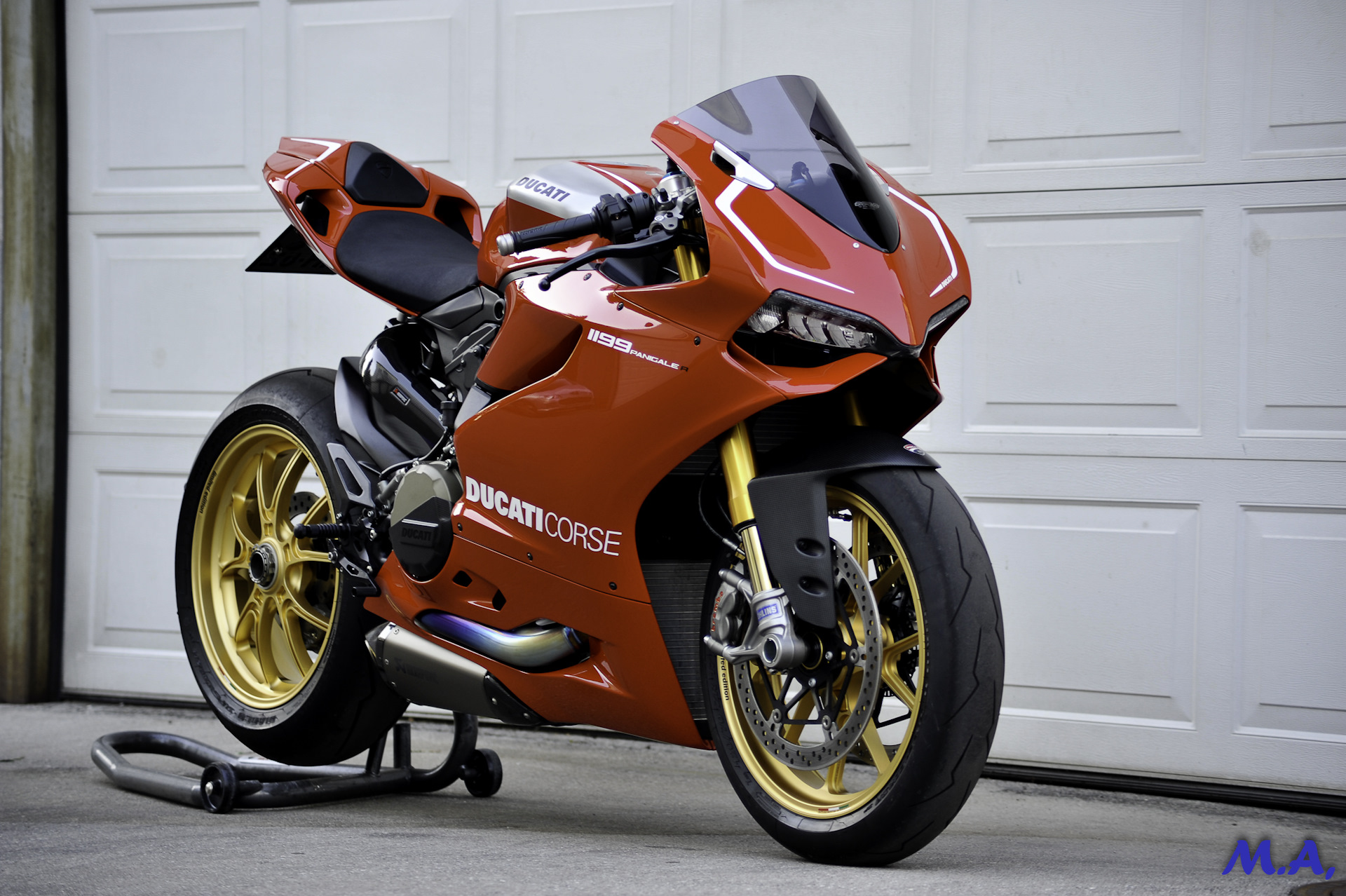 Дукати Corse Panigale