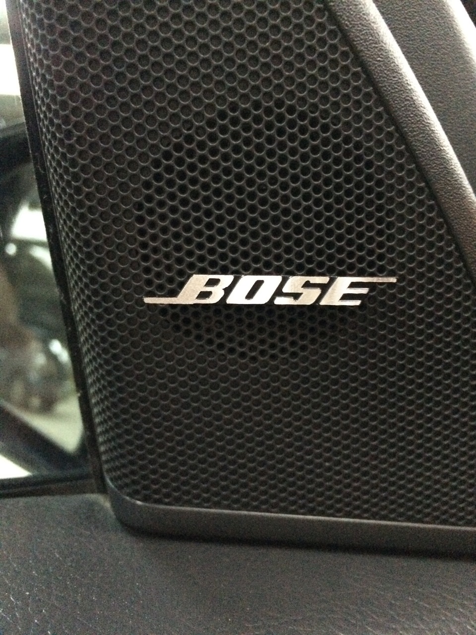 Bose авто. Автомобильная акустика Bose. Bose автозвук. Bose Mercedes. Динамики Bose автомобильные.