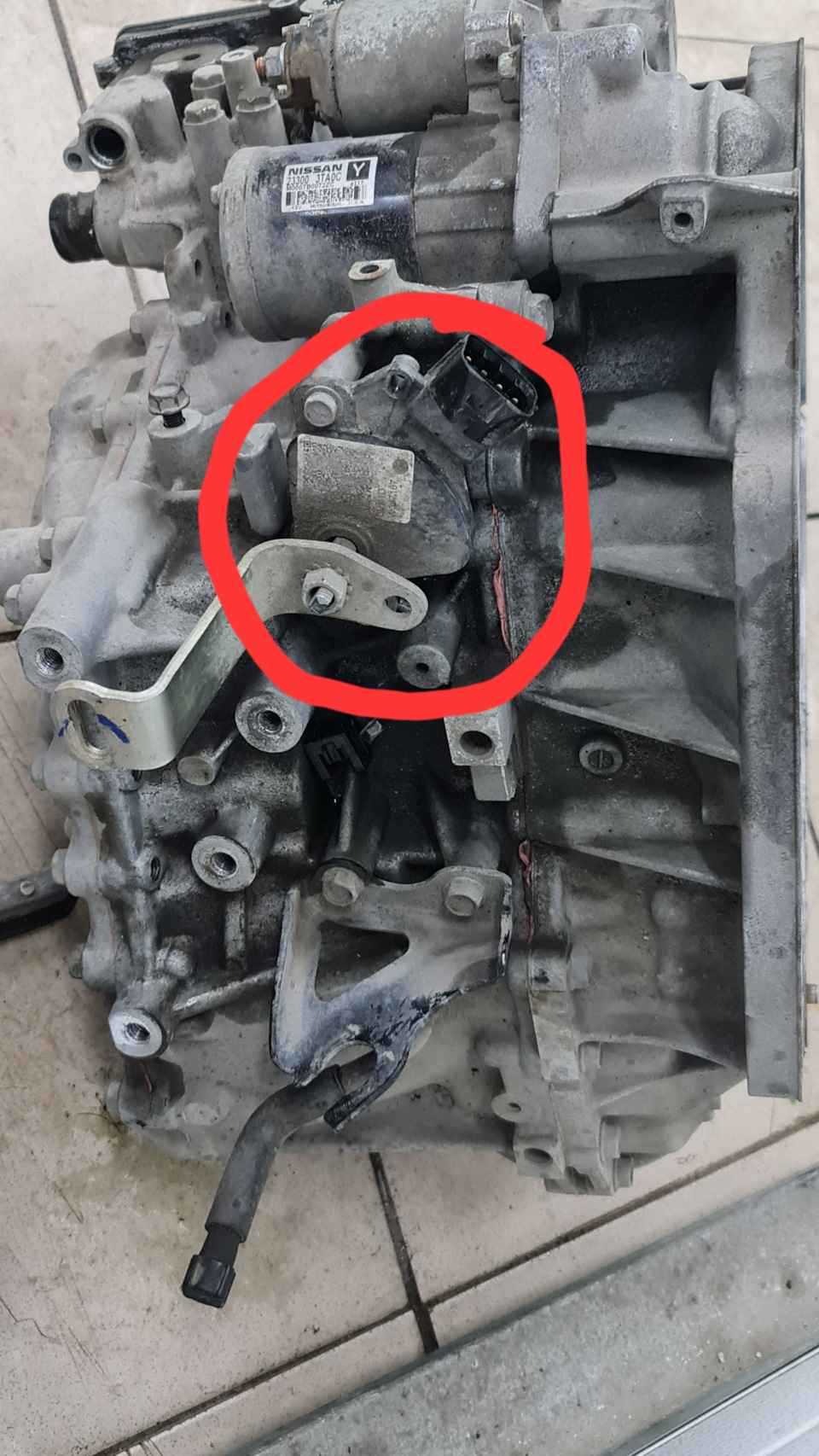 Это верхняя чать вариатора. Расположение qr-кода. — Nissan X-Trail III (t32)