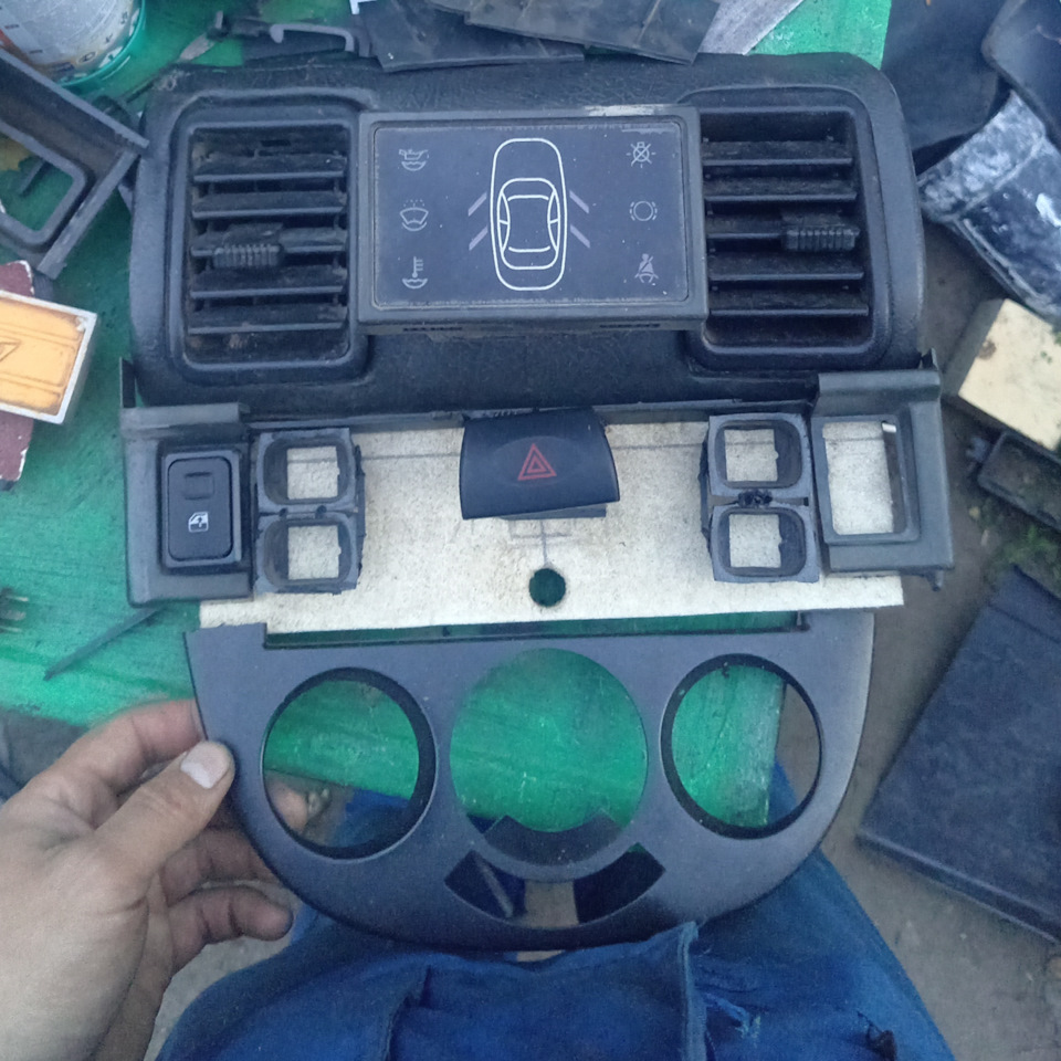 Вариант 2 — Lada 2120 Надежда