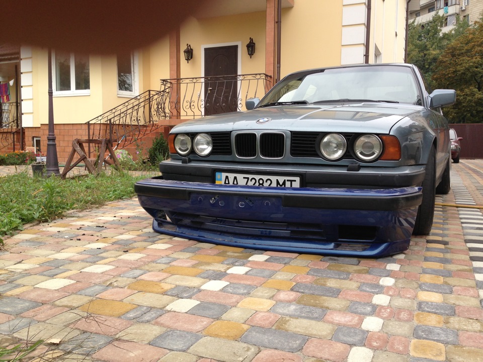 Бампер е34. BMW e34 без переднего бампера. Бампер м тех е34. Бампер БМВ е34 м тех. БМВ е34 без бампера.