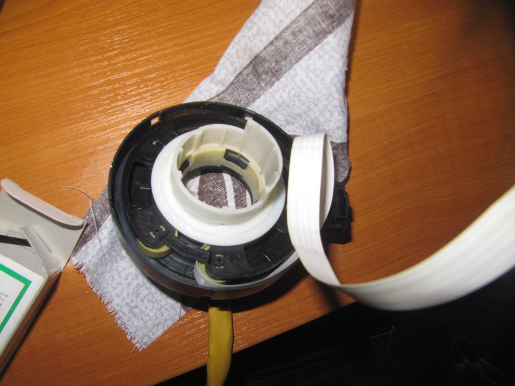 Шлейф подрулевой ваз 2170. Как поставить подрулевой шлейф. Улитка на приору. Подрулевой шлейф 2114. Замена подрулевого шлейфа шевроле каптива.