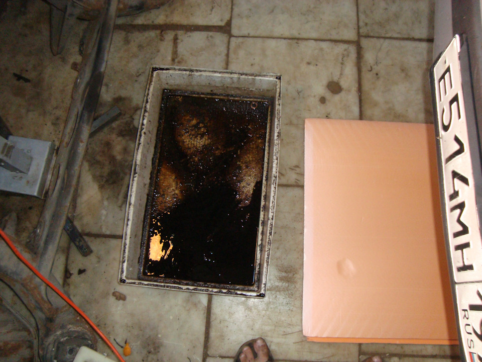 Для масла такой поддон ( и с двигла и с коробки одновременно мона сбрасывать ) — Volkswagen Bora (1G)