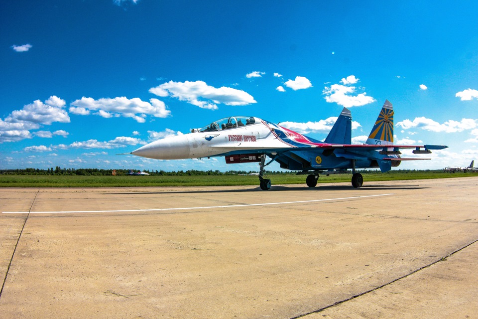 Аэродром кубинка. Военный аэродром Кубинка. Кубинка (авиабаза). ВПП Кубинка. Кубинка авиабаза музей.