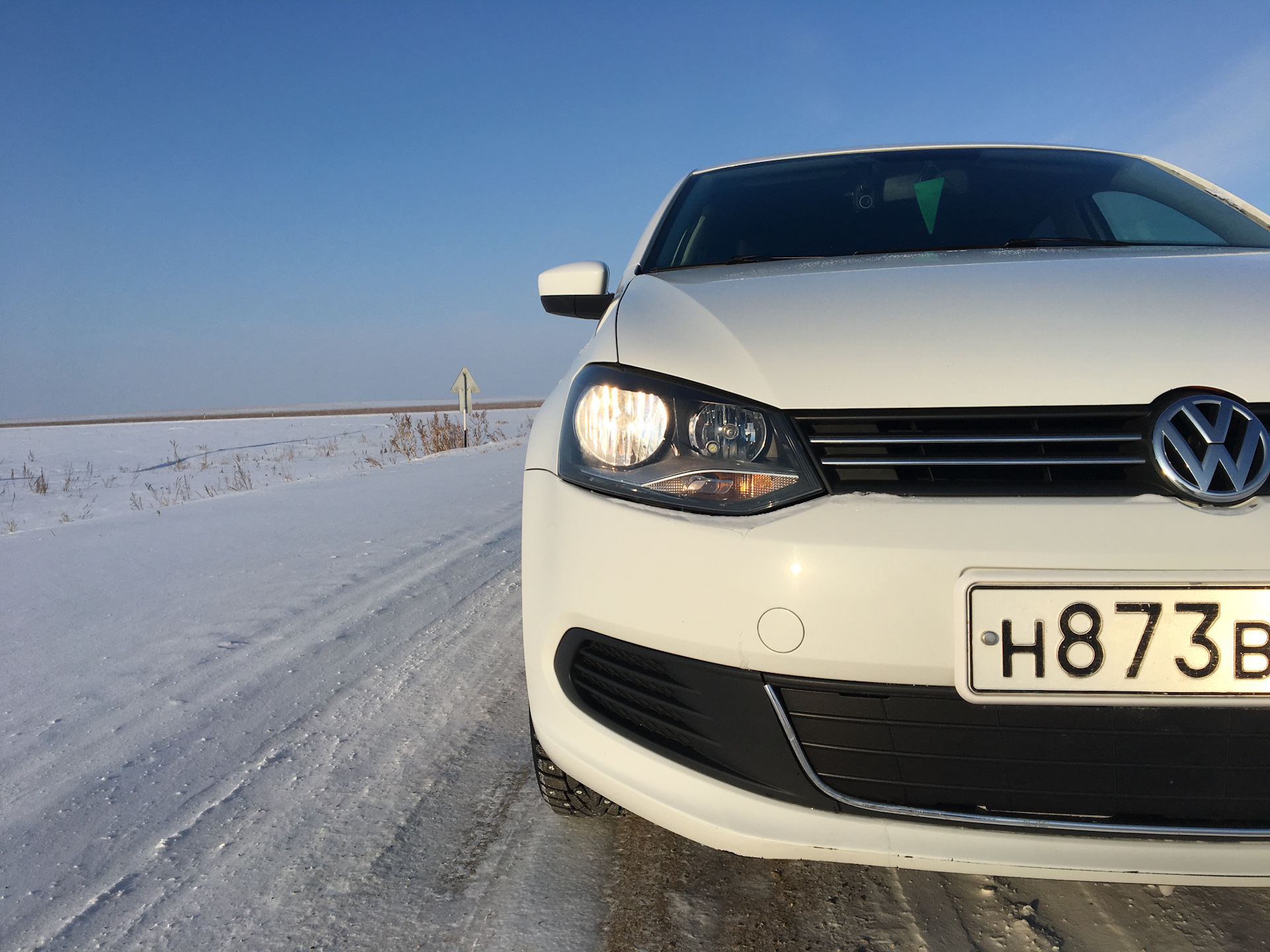 Фара фольксваген поло. Фары Polo sedan h7. H7 VW Polo sedan. VW Polo h7 линзы. Volkswagen Polo sedan 2017 фары.