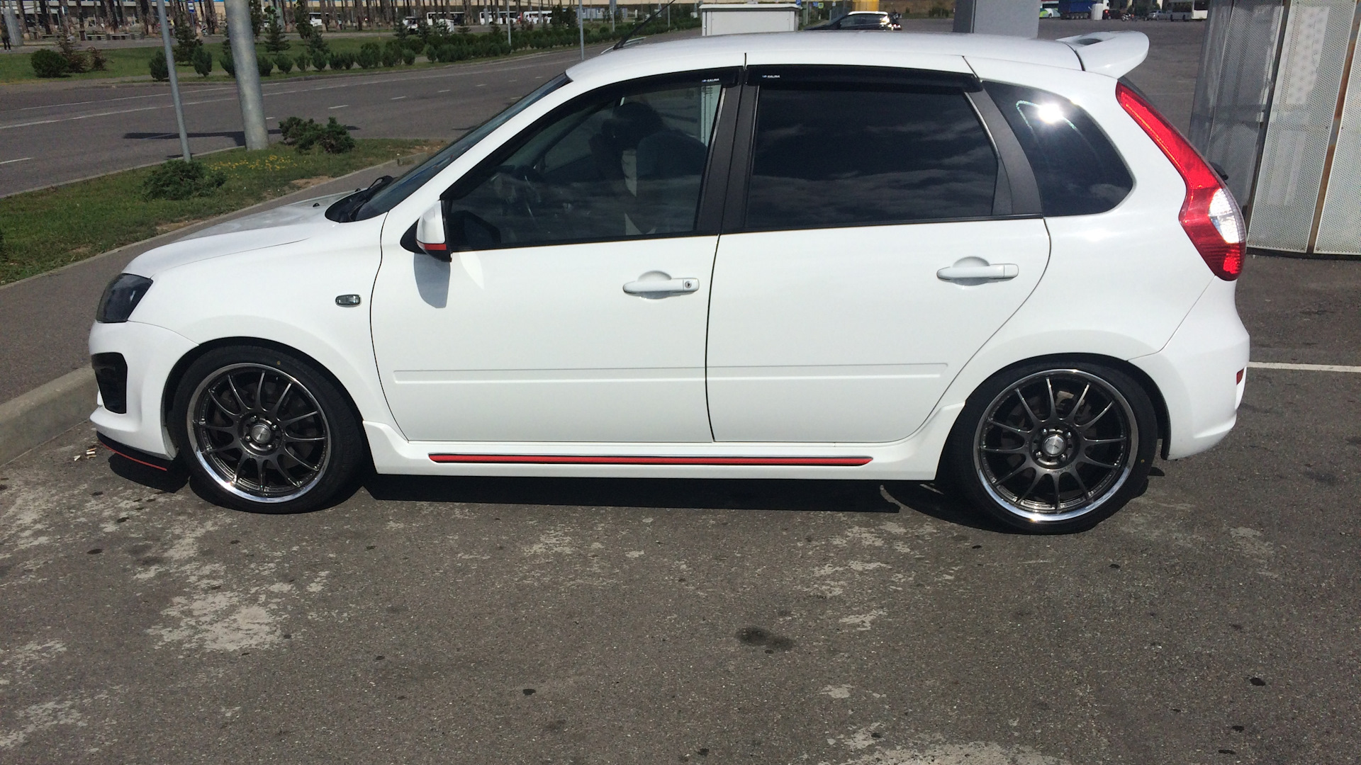 Дисковый калина спорт. Kalina Sport r17. Калина 2 спорт r17 белая. Kalina 2 Sport r17. Калина 2 спорт r17.