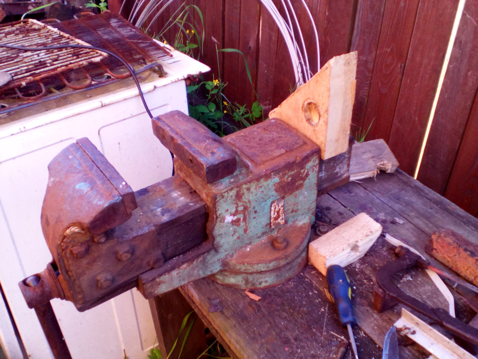 Замена втулок верхних рычагов передней подвески (2) 50% — ГАЗ 31029, 2 ...