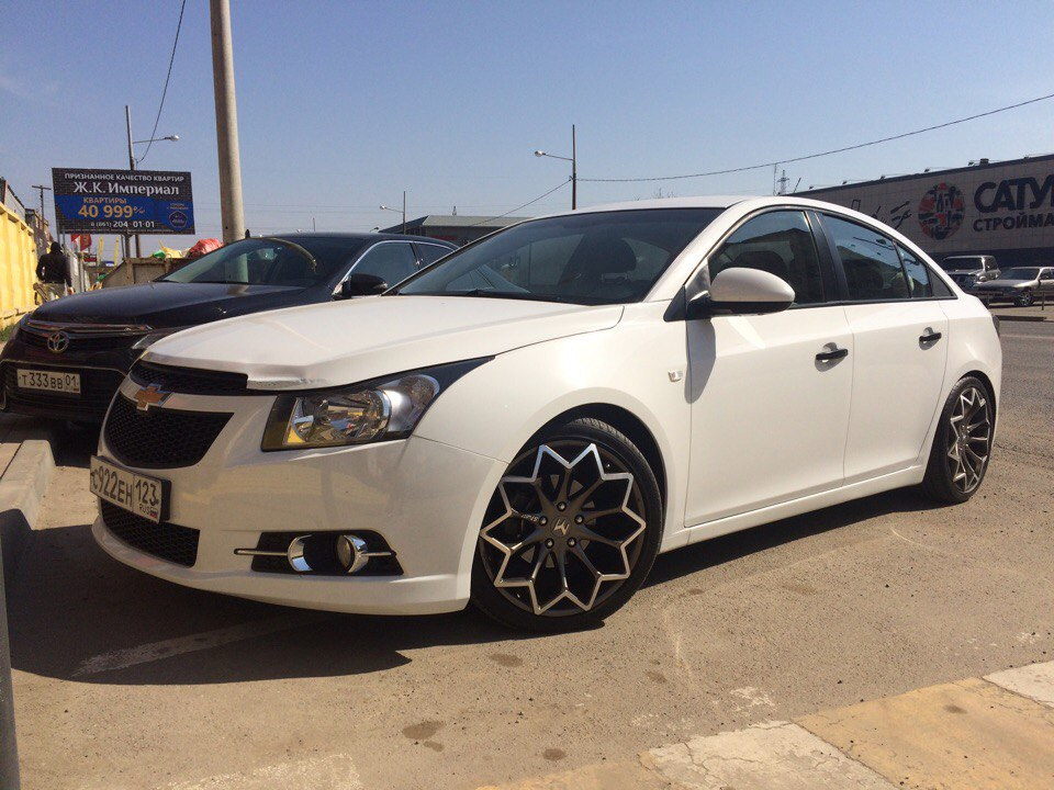 Диски на шевроле круз. Chevrolet Cruze Wheels. Шевроле Круз 2012 на дисках. Литье на Chevrolet Cruze 2012. Chevrolet Cruze 2014 16-inch Wheels.