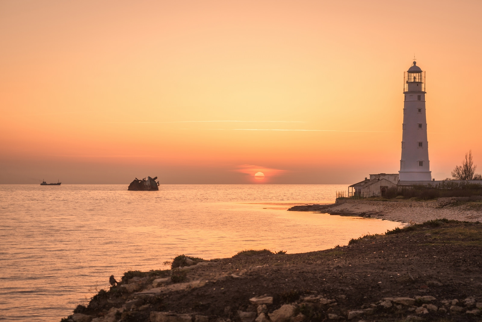 Мыс с маяком Крым