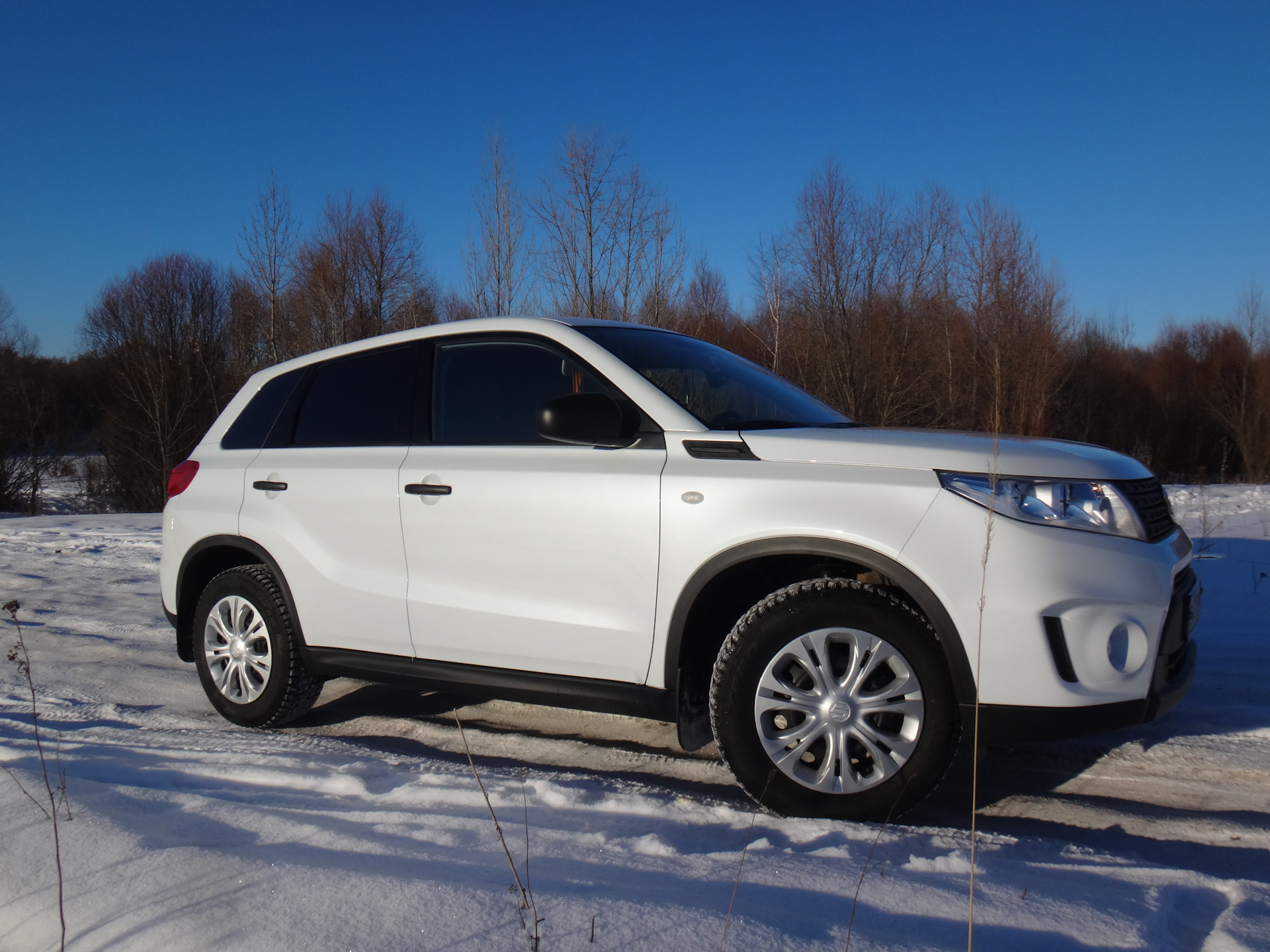 Suzuki Vitara белая