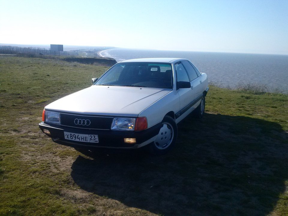 Потом спустился под обрыв — Audi 100 (C3)