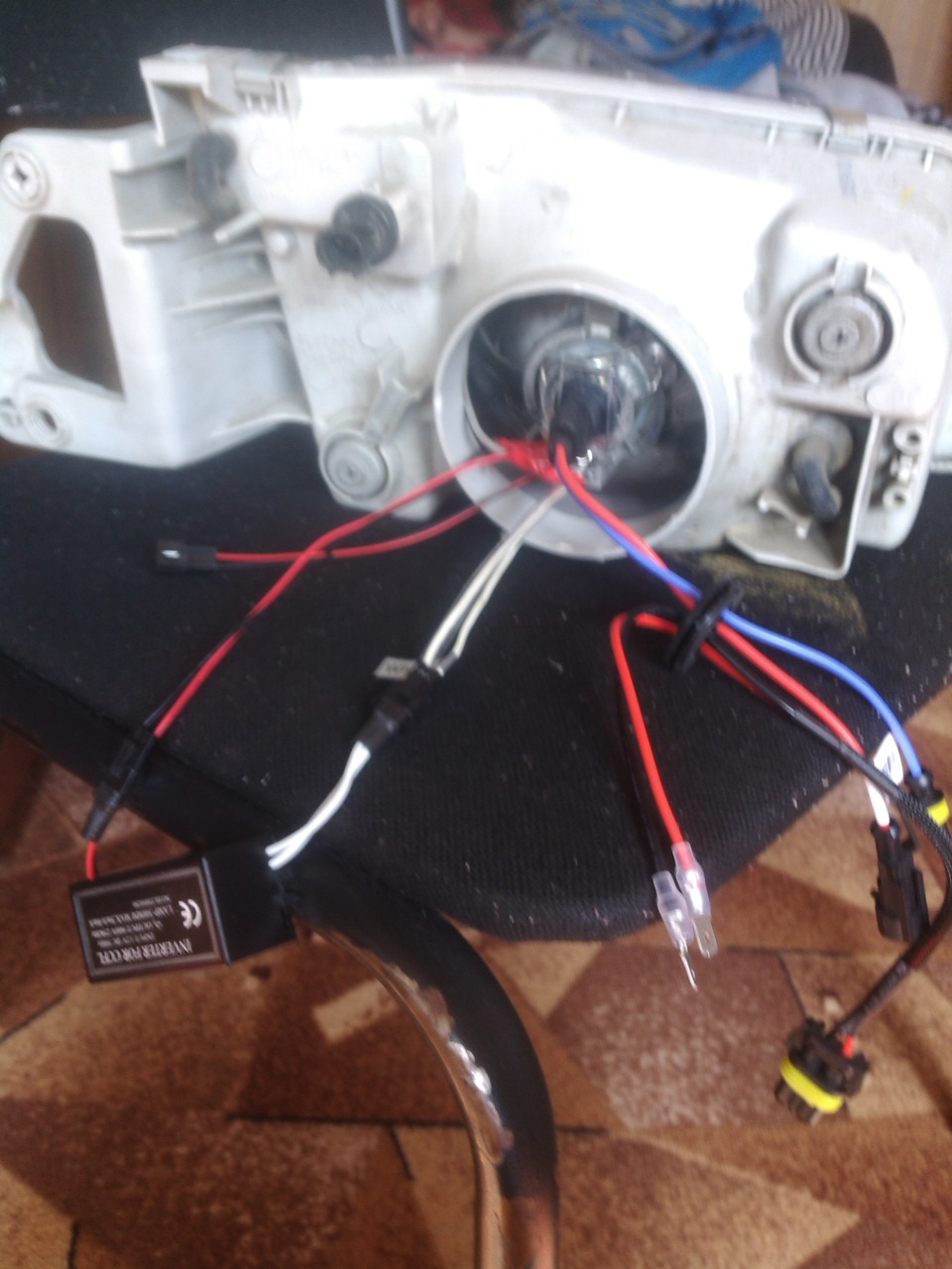 Схема подключения билинз на h4. Схема подключения линзы со шторкой. Солярис диод в h4 для линзы. Схема подключения лед линз h4. Подключение линз к проводке.