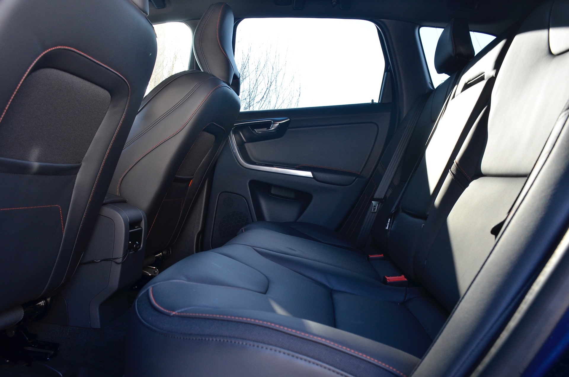 черный потолок volvo xc60 черный потолок volvo xc60