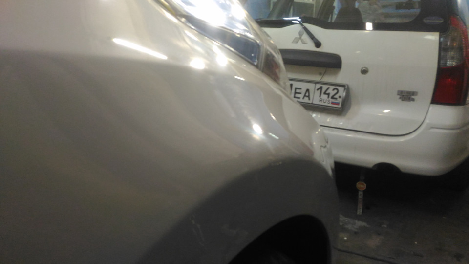 Правка 2 вмятин на переднем правом крыле без покраски — Nissan Leaf (1G ...
