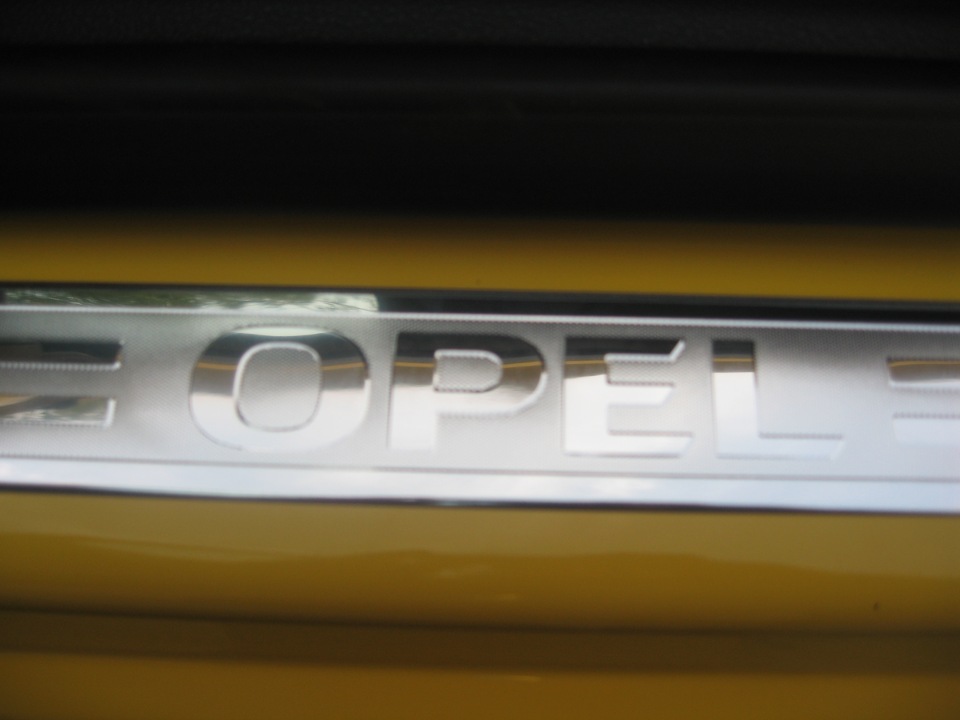 Накладки на пороги — Opel Astra J GTC, 1,4 л, 2012 года | аксессуары ...