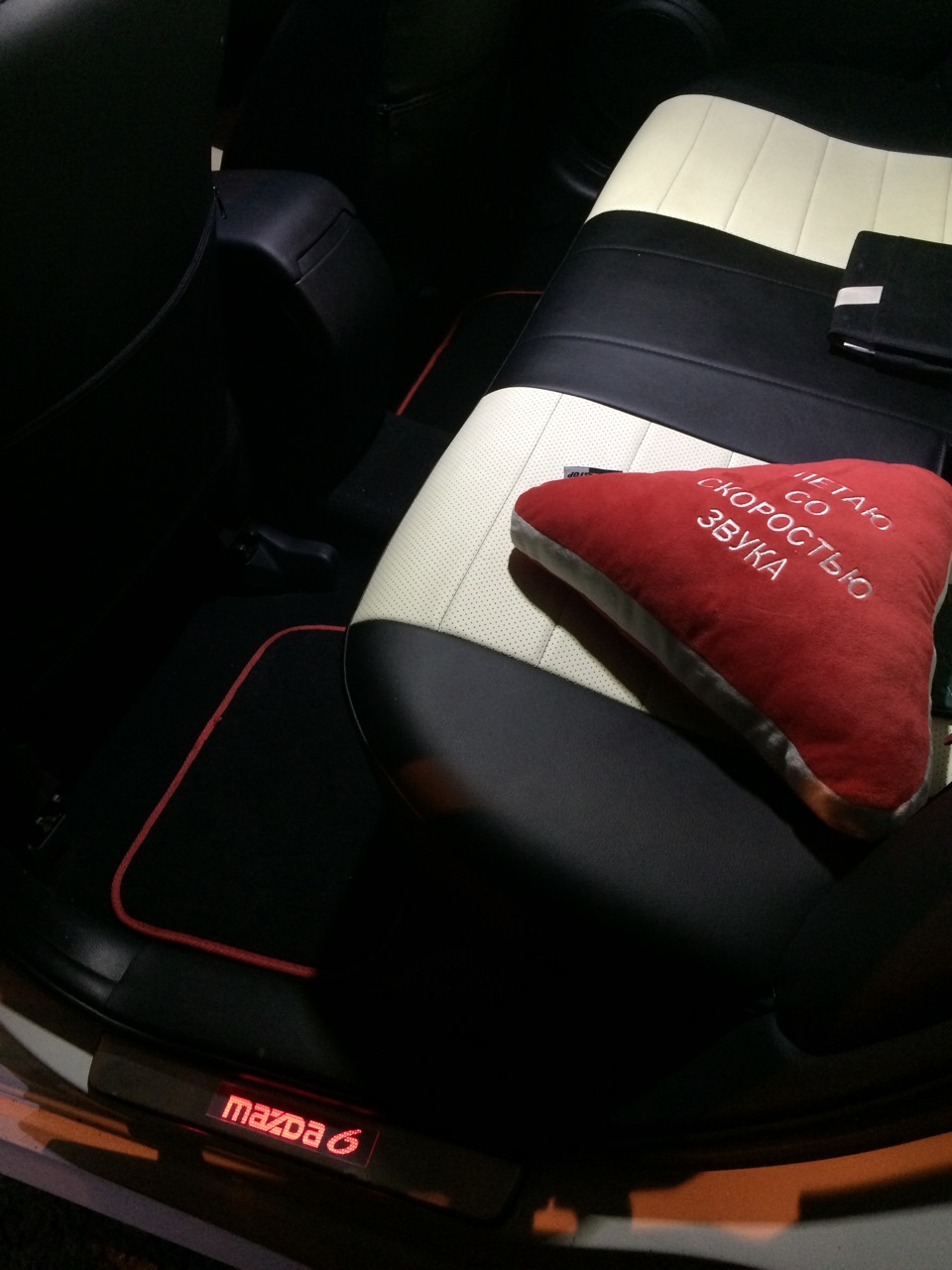 5.Светящиеся накладки на пороги — Mazda 6 (2G) GH, 1,8 л, 2010 года ...