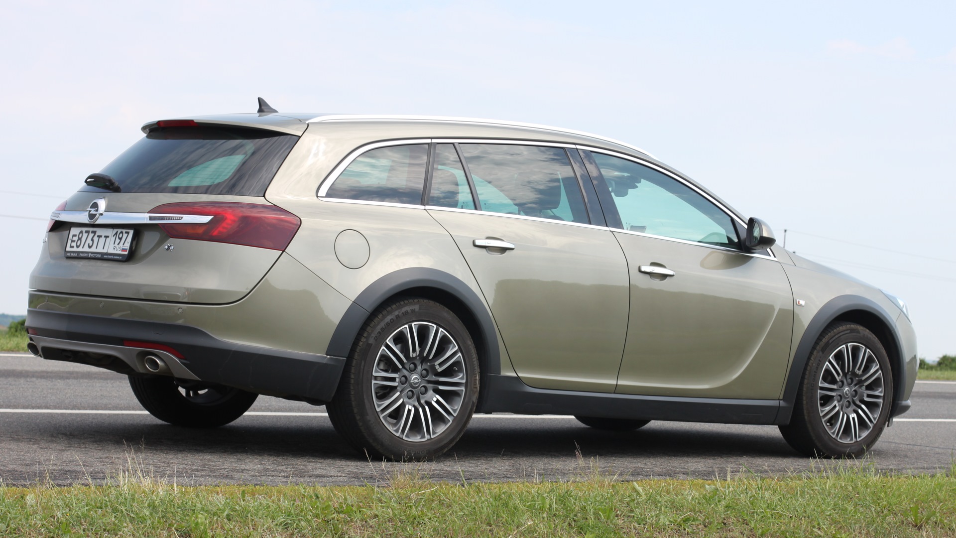 Opel Insignia Country Tourer (1G) 2.0 дизельный 2015 | biTurbo 4x4 на DRIVE2