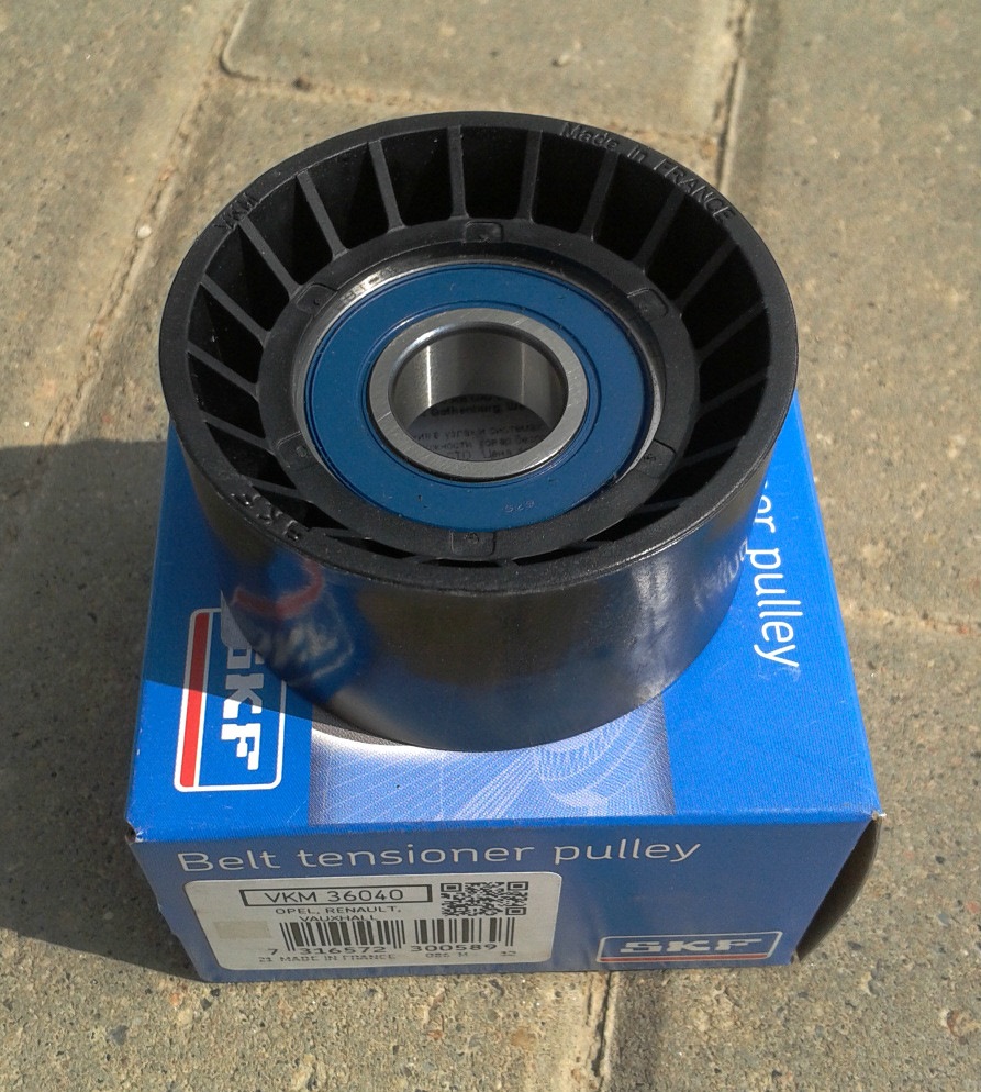 Ролик ремня агрегатов. Vkm36040 SKF. SKF vkm36040 ролик натяжителя. SKF vkm32243 ролик натяжителя. Ролик натяжителя SKF vkm84603.