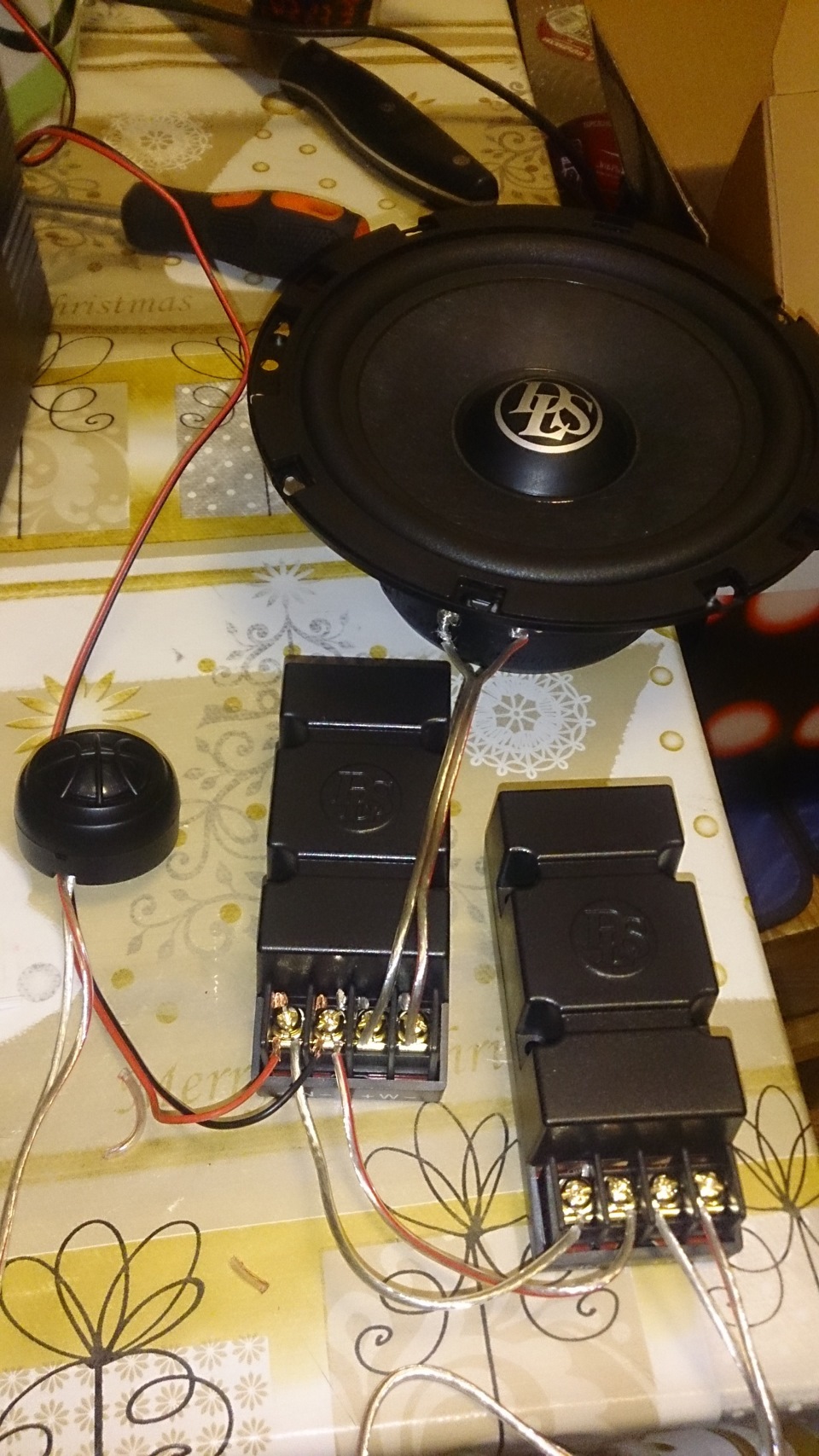 Динамики в машину 13см алпайн. Хорошие динамики без усилителя 13 в машину. Динамики в стойки тигуан. Helix e 62c esprit. Какая фирма динамиков лучше.