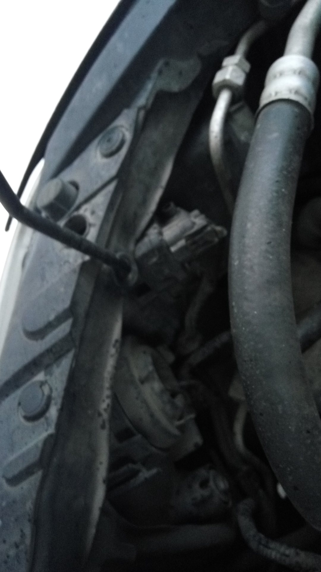 Держатель штанги капота — Honda Accord (7G), 2,4 л, 2007 года ...