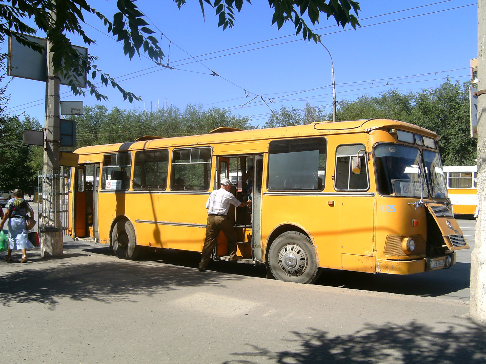 Новости волгограда общественный транспорт. Автобус ЛИАЗ Волгоград. ЛИАЗ 677м Волгоград. Волгоград автобус 2. Автобусы старые в Волгограде.