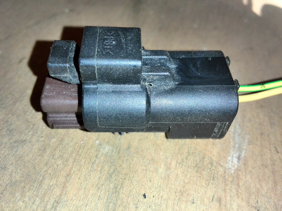 То же в ближнем плане — Citroen C4 (1G)