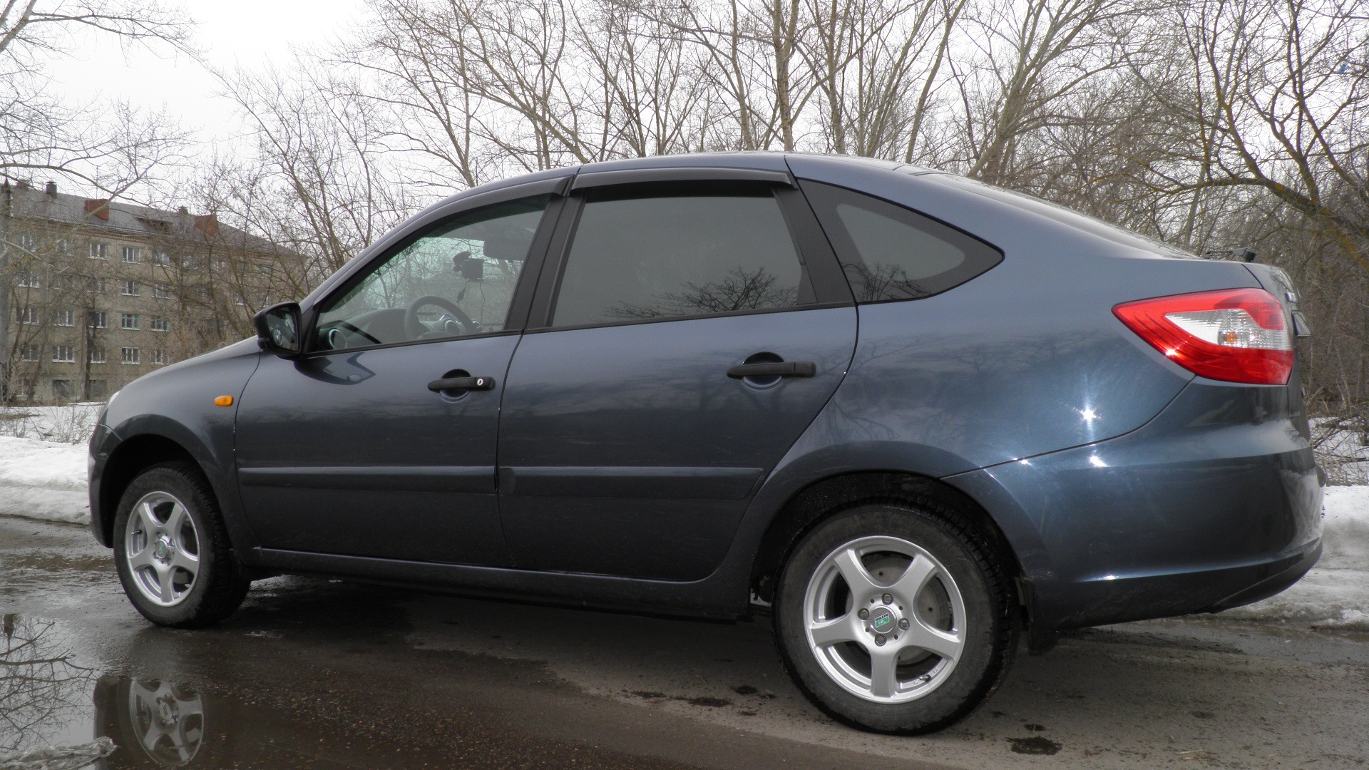 я еду на ржавой ладе гранта. ржавая лада гранта. лада калина ржавая. лада гранта красная 2021 зима. битая гранта фл черная.