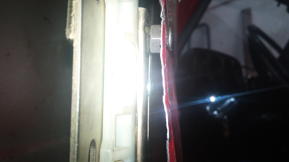 Пришлось из болта делать проставку, иначе очень близко. — Lada 4x4 3D