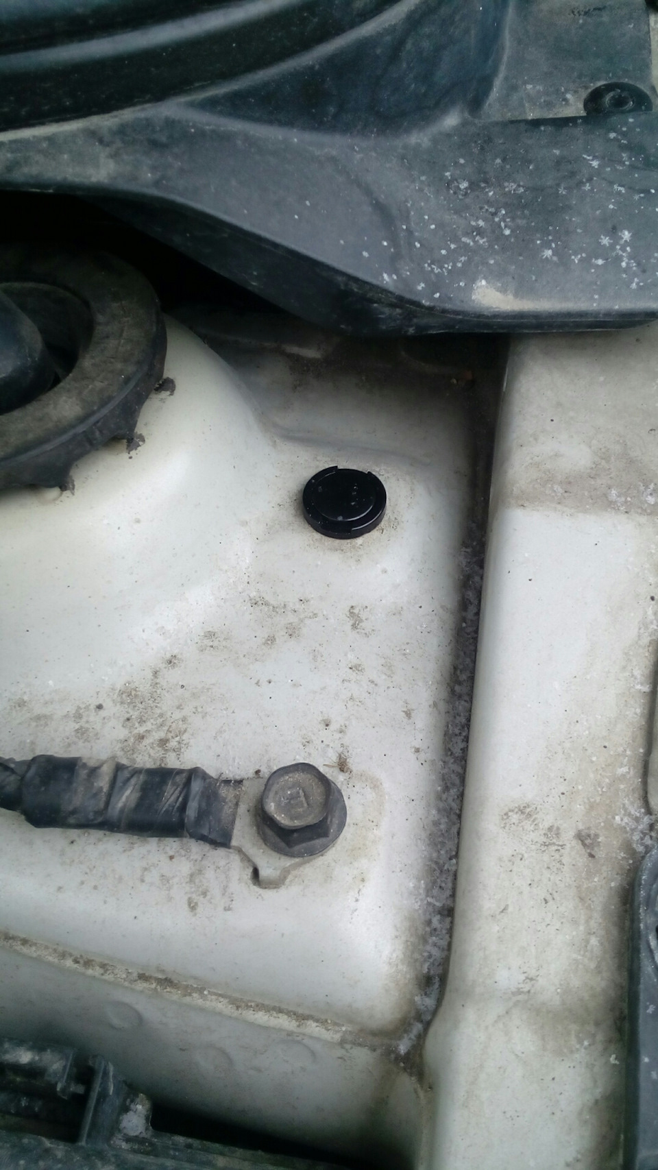 Уплотнитель капота. Что бы под капотом было чисто) — Hyundai Solaris, 1 ...