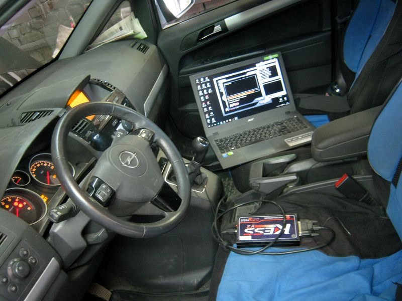 Стандартная распиновка контактов разъёма OBD-II на Opel Astra