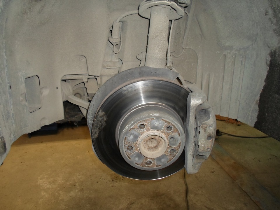 Замена передних подшипников — BMW 5 series (E60), 3 л, 2004 года ...