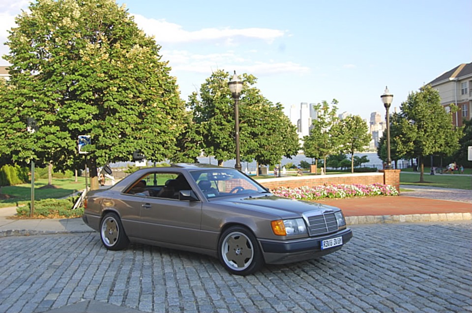 W124 coupe. Мерседес w124 купе. Мерседес 124 купе. Мерседес w124 300ce купе. Мерседес Бенц 124 купе зелëный.