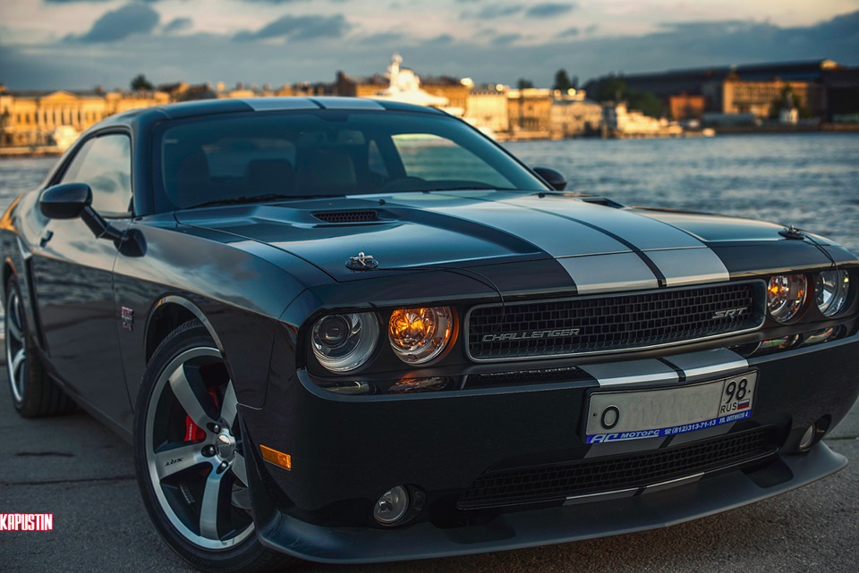 Dodge Challenger srt8 392