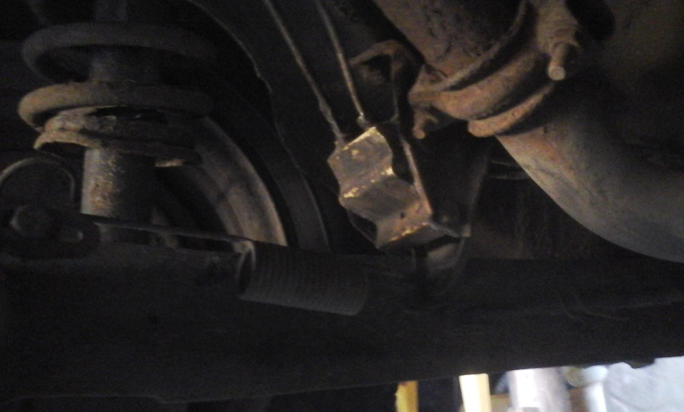 Распределитель тормозного усилия — Audi 100 (C3), 1,8 л, 1984 года ...