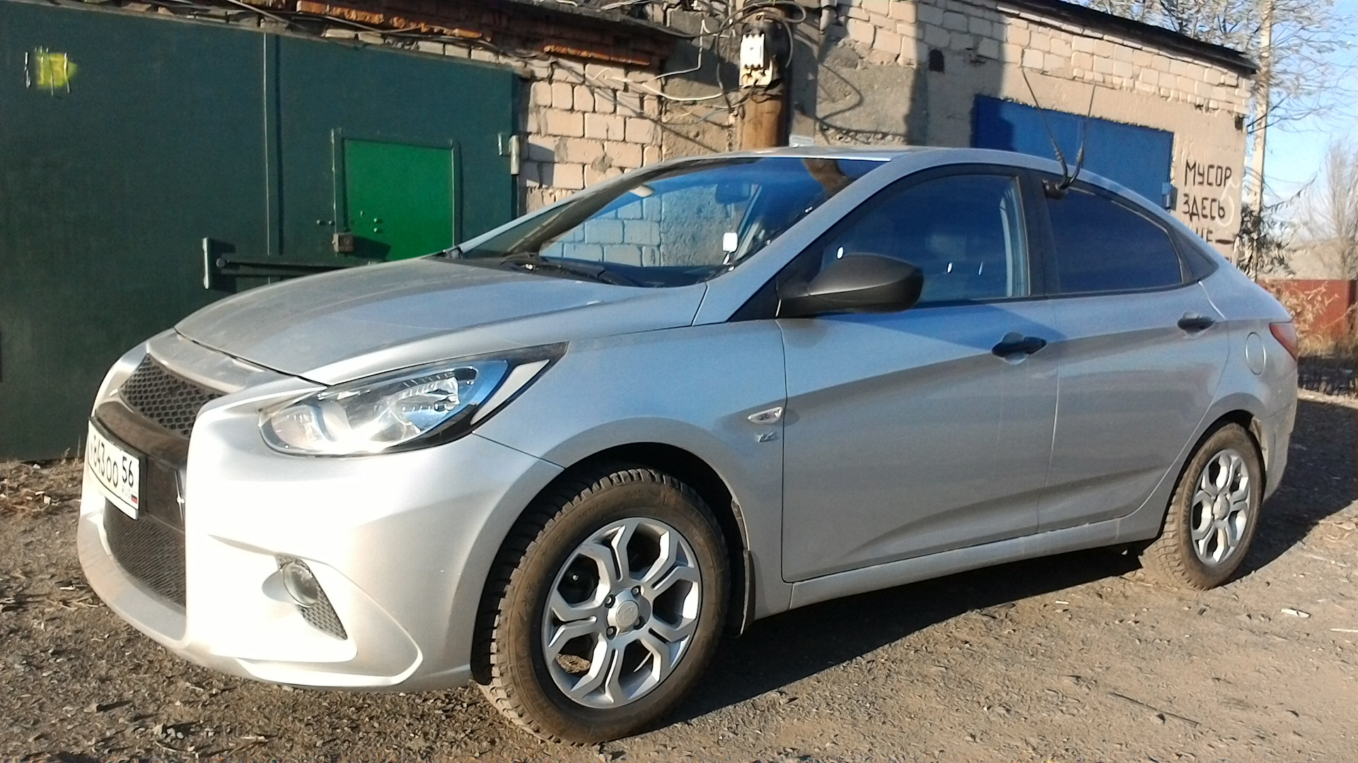 Hyundai Solaris 1.6 бензиновый 2014 | серебро на DRIVE2