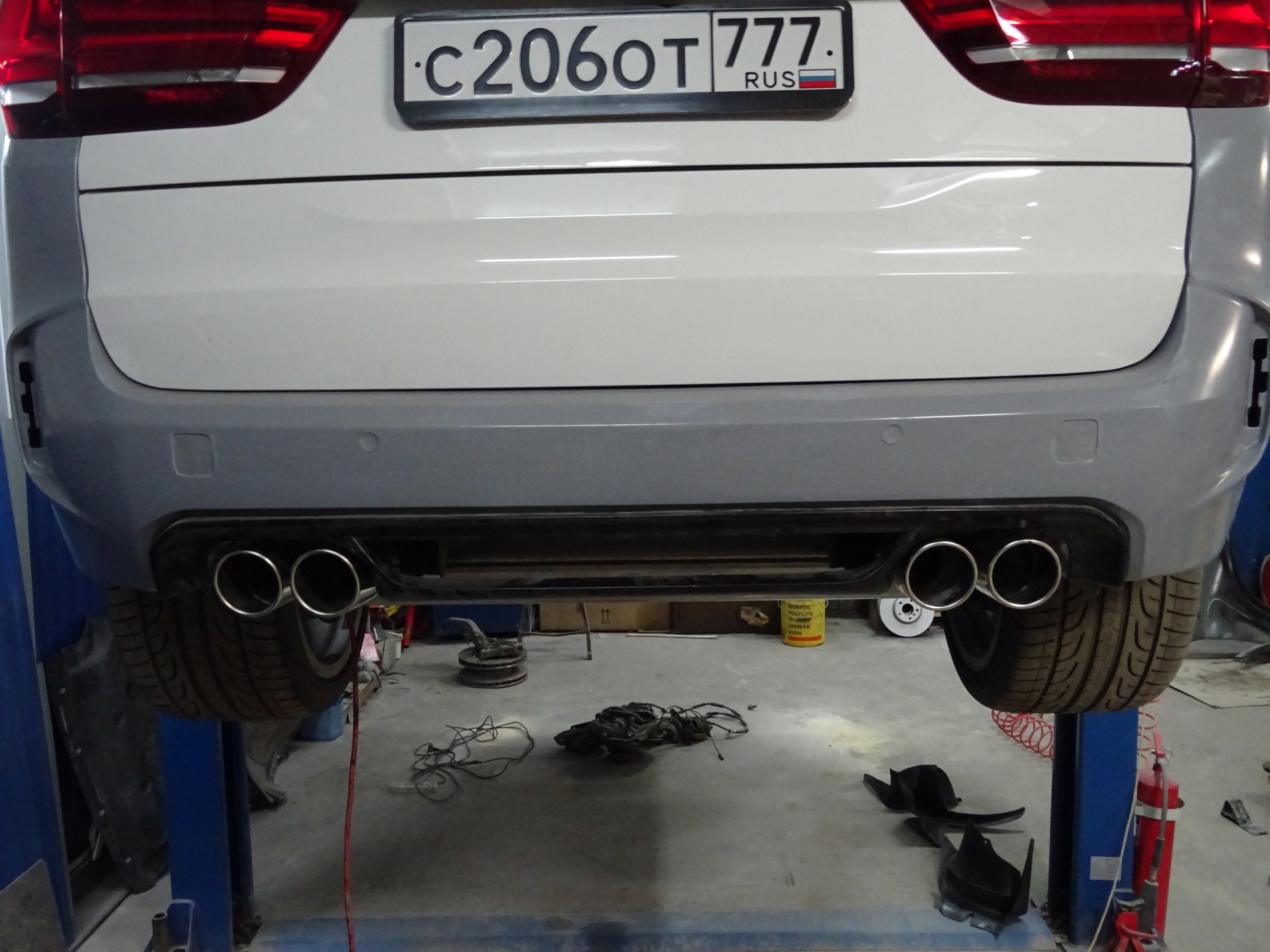 Диффузор bmw x5 e70. Бмв х5 е70 дорестайлинг. Диффузор на задний бампер бмв х5 е53. 8. Накладка заднего бампера bmw e70 рестайлинг.