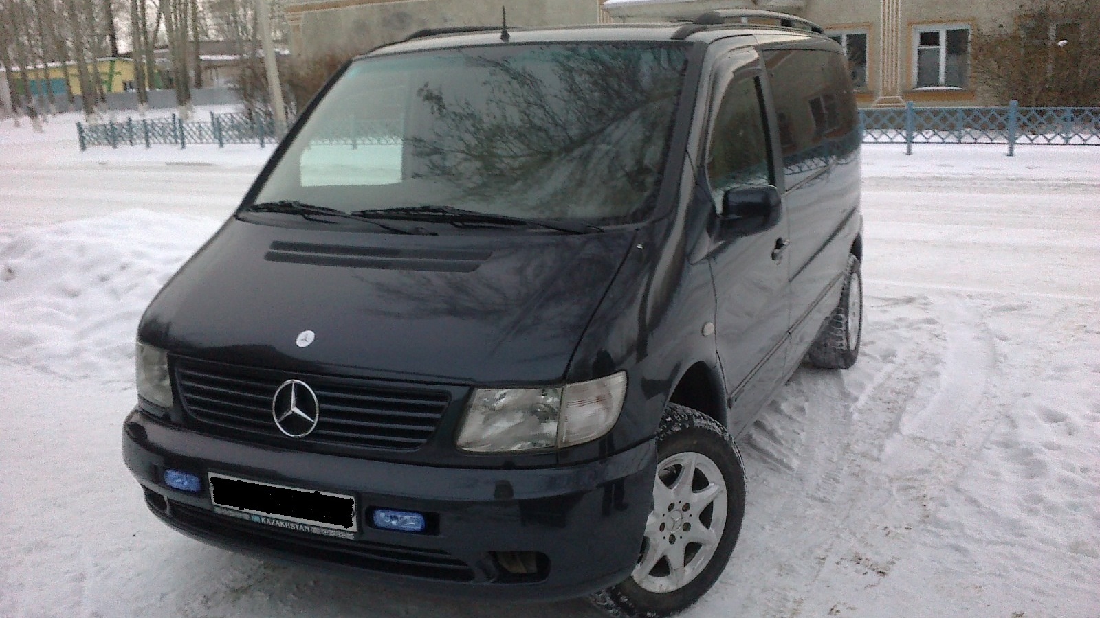 Владелец мерседес вито. Mercedes Vito 2001. Мерседес Вито 2001. Мерседес Вито 2001 20 диски.