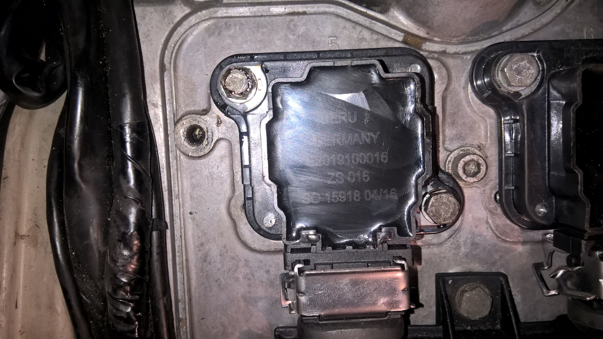 Замена катушек зажигания — Audi A8 (D2), 4,2 л, 1995 года | своими ...